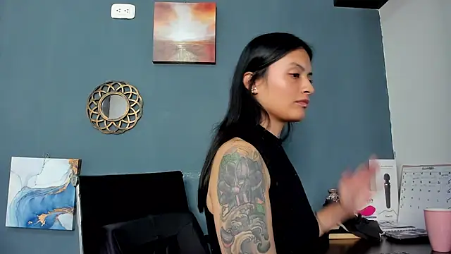 nia  white online show from 12/23/24, 08:03