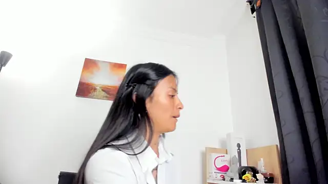 Snapshot of nia__white chatting on 02/20/26, 12:07 nia white online show from 02/20/26, 12:07