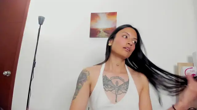 Snapshot of nia__white chatting on 07/16/26, 12:05 nia white online show from 07/16/26, 12:05