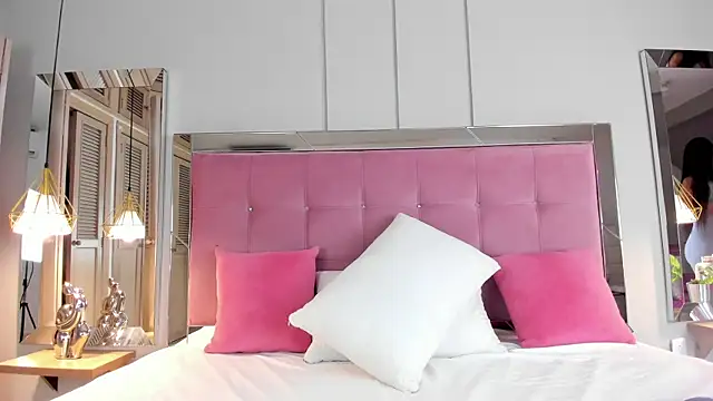 Snapshot of Ahincale chatting on 11/04/25, 07:57 Ahincale online show from 11/04/25, 07:57