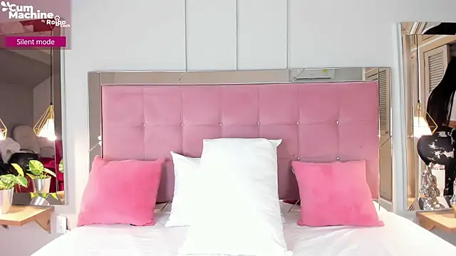 Snapshot of Ahincale chatting on 12/01/25, 07:52 Ahincale online show from 12/01/25, 07:52