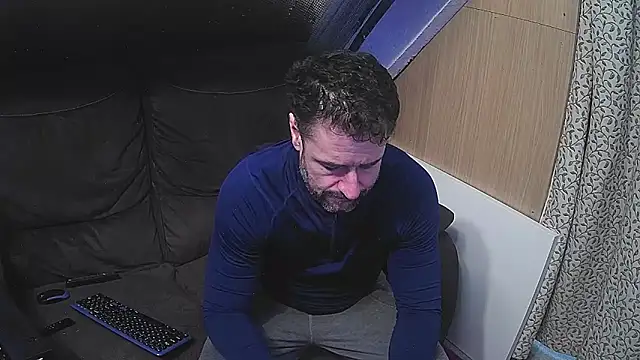 Snapshot of rob2810 chatting on 02/26/25, 06:43 rob2810 online show from 02/26/25, 06:43