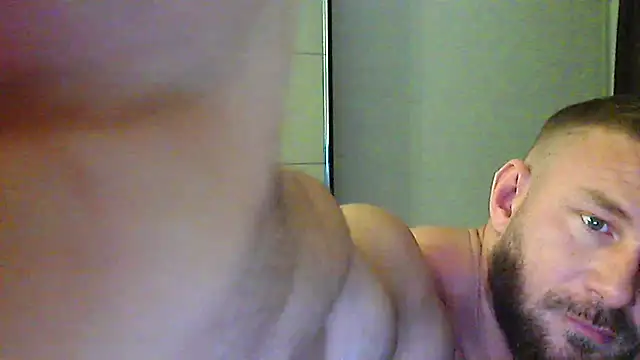 Snapshot of muscularkevin chatting on 12/16/25, 05:01 muscularkevin online show from 12/16/25, 05:01