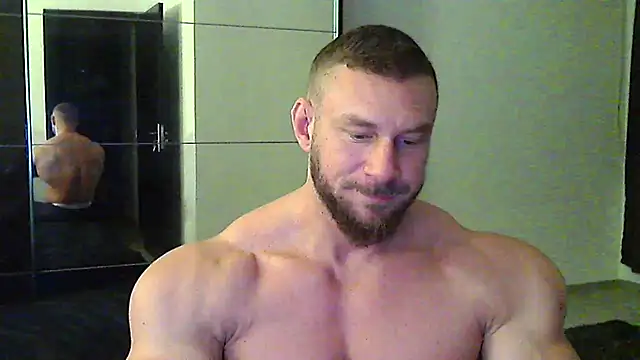 Snapshot of muscularkevin chatting on 12/18/25, 04:29 muscularkevin online show from 12/18/25, 04:29