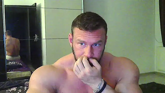 Snapshot of muscularkevin chatting on 04/01/26, 03:40 muscularkevin online show from 04/01/26, 03:40