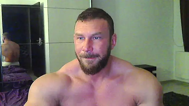 Snapshot of muscularkevin chatting on 04/17/26, 03:31 muscularkevin online show from 04/17/26, 03:31