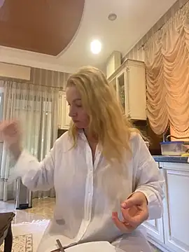 Amazoniiaa online show from 09/14/25, 06:23