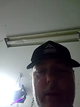 Snapshot of Hotredheadandtoungelasher chatting on 11/17/25, 01:44 Hotredheadandtoungelasher online show from 11/17/25, 01:44