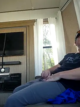 Snapshot of Hotredheadandtoungelasher chatting on 11/17/25, 04:13 Hotredheadandtoungelasher online show from 11/17/25, 04:13