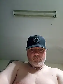 Snapshot of Hotredheadandtoungelasher chatting on 12/05/25, 02:47 Hotredheadandtoungelasher online show from 12/05/25, 02:47