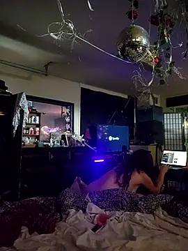 Snapshot of Hotredheadandtoungelasher chatting on 12/15/25, 06:01 Hotredheadandtoungelasher online show from 12/15/25, 06:01