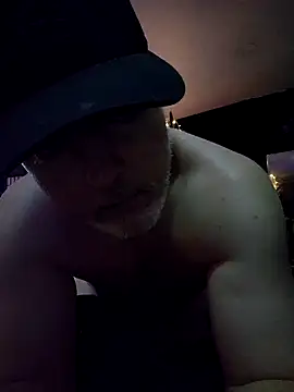 Snapshot of Hotredheadandtoungelasher chatting on 12/22/25, 10:12 Hotredheadandtoungelasher online show from 12/22/25, 10:12