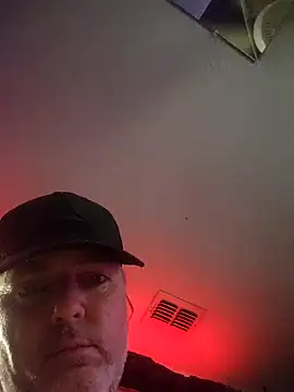 Snapshot of Hotredheadandtoungelasher chatting on 03/08/26, 06:28 Hotredheadandtoungelasher online show from 03/08/26, 06:28