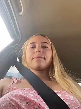 Snapshot of Irisweet_ chatting on 12/15/24, 05:53 Irisweet online show from 12/15/24, 05:53