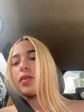 Snapshot of Irisweet_ chatting on 12/20/24, 08:12 Irisweet online show from 12/20/24, 08:12