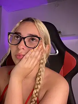 Snapshot of Irisweet_ chatting on 01/31/25, 11:35 Irisweet online show from 01/31/25, 11:35