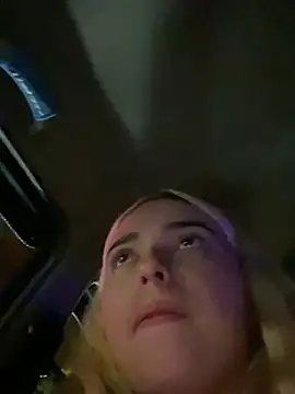 Snapshot of Irisweet_ chatting on 02/02/25, 05:42 Irisweet online show from 02/02/25, 05:42