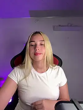 Snapshot of Irisweet_ chatting on 02/02/25, 09:34 Irisweet online show from 02/02/25, 09:34