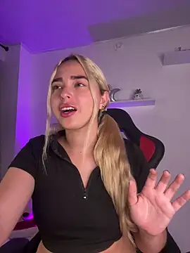 Snapshot of Irisweet_ chatting on 02/08/25, 11:12 Irisweet online show from 02/08/25, 11:12