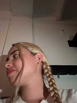 Snapshot of Irisweet_ chatting on 02/09/25, 04:04 Irisweet online show from 02/09/25, 04:04