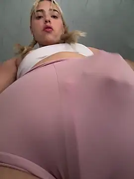 Snapshot of Irisweet_ chatting on 02/09/25, 09:17 Irisweet online show from 02/09/25, 09:17