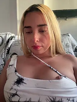 Snapshot of Irisweet_ chatting on 02/17/25, 10:25 Irisweet online show from 02/17/25, 10:25