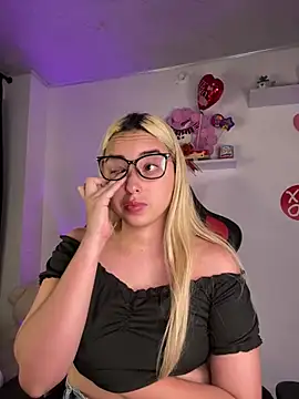 Snapshot of Irisweet_ chatting on 02/19/25, 12:14 Irisweet online show from 02/19/25, 12:14