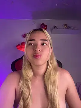 Snapshot of Irisweet_ chatting on 02/21/25, 11:44 Irisweet online show from 02/21/25, 11:44