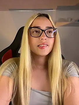 Snapshot of Irisweet_ chatting on 02/22/25, 09:26 Irisweet online show from 02/22/25, 09:26