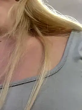 Snapshot of Irisweet_ chatting on 02/23/25, 12:30 Irisweet online show from 02/23/25, 12:30