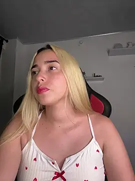 Snapshot of Irisweet_ chatting on 02/23/25, 05:34 Irisweet online show from 02/23/25, 05:34