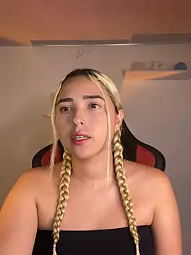 Snapshot of Irisweet_ chatting on 03/06/25, 11:31 Irisweet online show from 03/06/25, 11:31