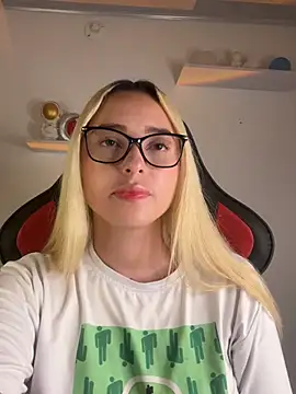 Snapshot of Irisweet_ chatting on 03/17/25, 11:32 Irisweet online show from 03/17/25, 11:32