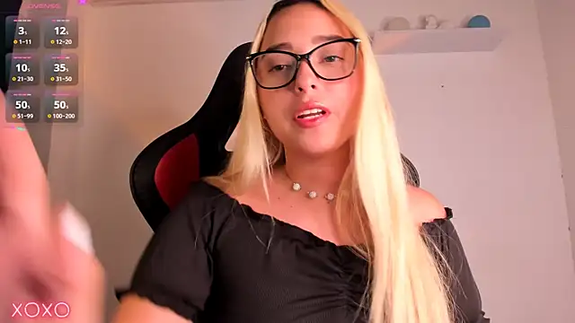 Snapshot of Irisweet_ chatting on 03/18/25, 11:42 Irisweet online show from 03/18/25, 11:42