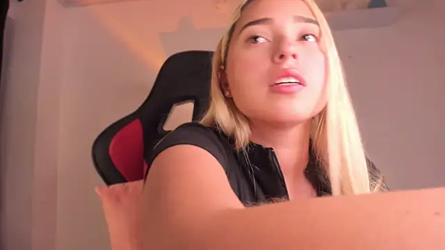 Snapshot of Irisweet_ chatting on 03/21/25, 12:07 Irisweet online show from 03/21/25, 12:07