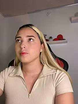 Snapshot of Irisweet_ chatting on 03/22/25, 10:15 Irisweet online show from 03/22/25, 10:15