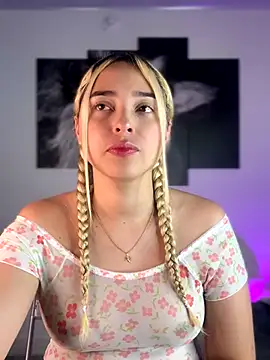 Snapshot of Irisweet_ chatting on 09/14/25, 02:27 Irisweet online show from 09/14/25, 02:27