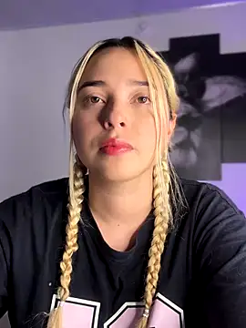 Snapshot of Irisweet_ chatting on 09/15/25, 10:10 Irisweet online show from 09/15/25, 10:10