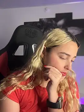 Snapshot of Irisweet_ chatting on 09/17/25, 10:22 Irisweet online show from 09/17/25, 10:22