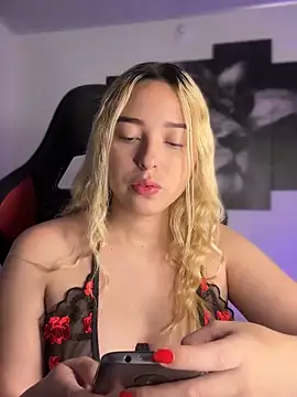 Snapshot of Irisweet_ chatting on 09/18/25, 02:41 Irisweet online show from 09/18/25, 02:41