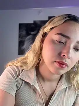 Snapshot of Irisweet_ chatting on 09/19/25, 09:37 Irisweet online show from 09/19/25, 09:37