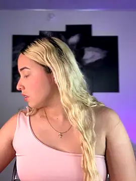 Snapshot of Irisweet_ chatting on 09/25/25, 06:11 Irisweet online show from 09/25/25, 06:11