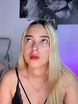 Snapshot of Irisweet_ chatting on 09/30/25, 09:42 Irisweet online show from 09/30/25, 09:42