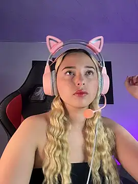 Snapshot of Irisweet_ chatting on 10/19/25, 04:07 Irisweet online show from 10/19/25, 04:07