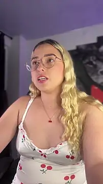 Snapshot of Irisweet_ chatting on 10/23/25, 11:24 Irisweet online show from 10/23/25, 11:24