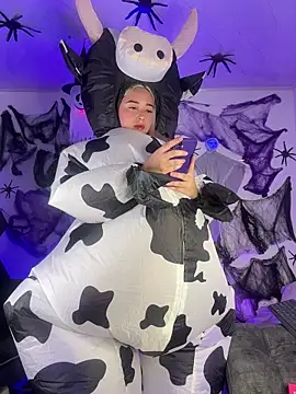 Snapshot of Irisweet_ chatting on 10/29/25, 10:33 Irisweet online show from 10/29/25, 10:33