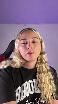 Snapshot of Irisweet_ chatting on 11/05/25, 10:10 Irisweet online show from 11/05/25, 10:10