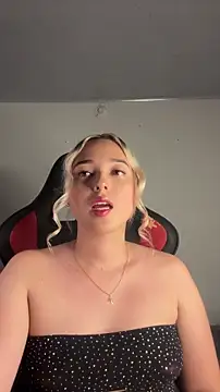 Snapshot of Irisweet_ chatting on 11/07/25, 09:37 Irisweet online show from 11/07/25, 09:37