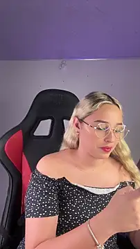 Snapshot of Irisweet_ chatting on 11/11/25, 10:54 Irisweet online show from 11/11/25, 10:54