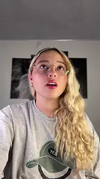 Snapshot of Irisweet_ chatting on 11/16/25, 09:31 Irisweet online show from 11/16/25, 09:31